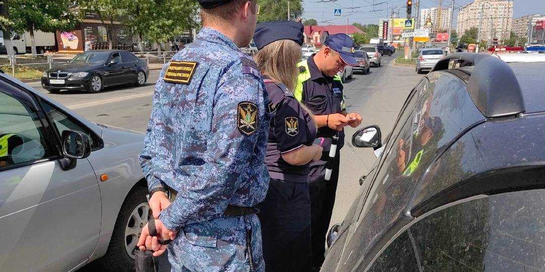 Как судебный пристав может "лишить" водителя прав за долги