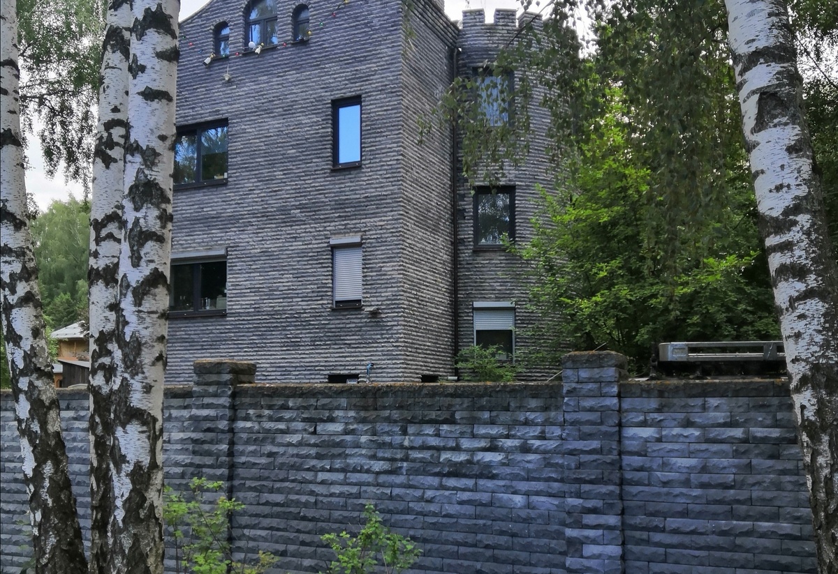 Бойницы для лучников на башнях были сделаны