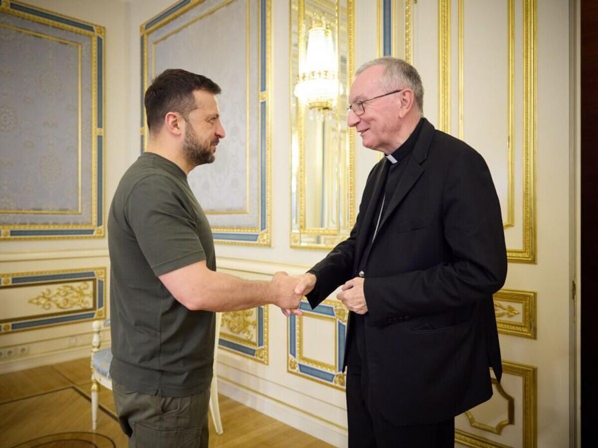    Владимир Зеленский и государственный секретарь Ватикана кардинал Пьетро Паролин во время встречи в Киеве© Фото : Офис президента Украины