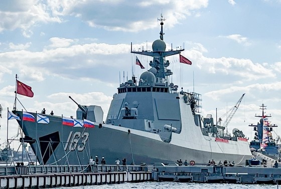   Китайский эсминец «Цзяозо» в Санкт-Петербурге