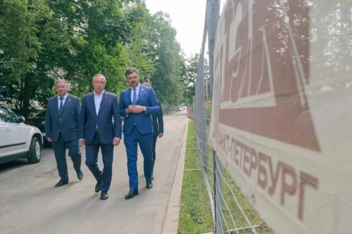    Александр Беглов проверил замену теплосетей в школах и детсадах Петербурга