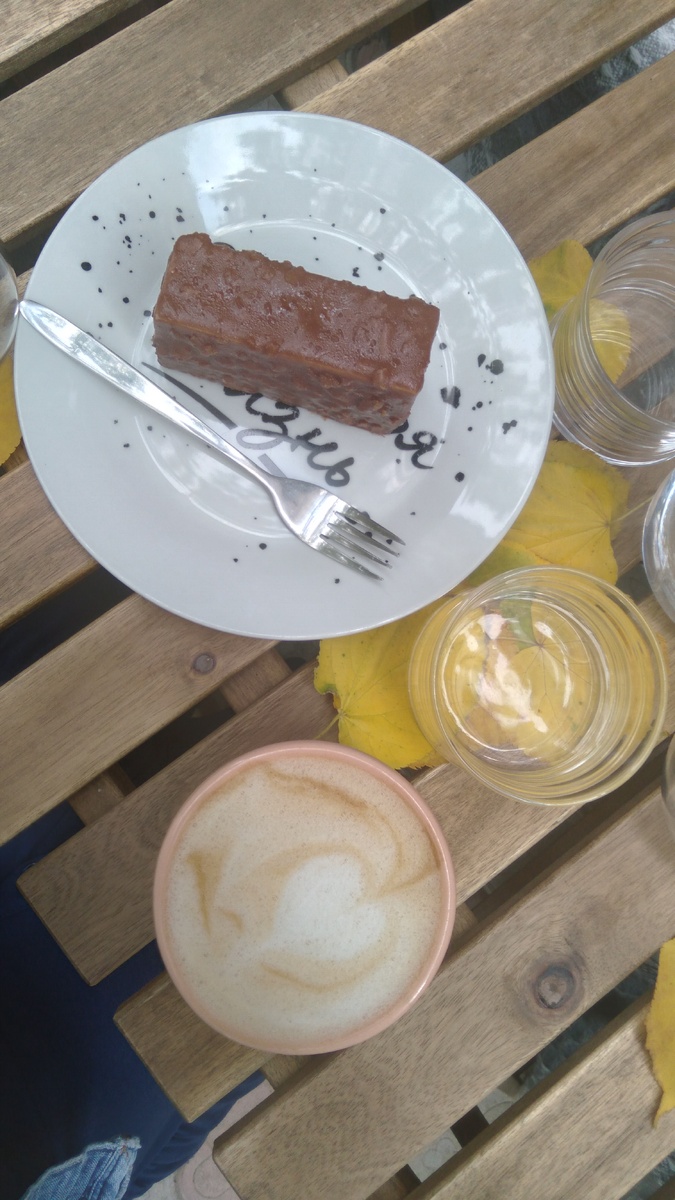 Вообще, я веган и не ем сахар. Но время от времени позволяю себе неполезные вкусняшки