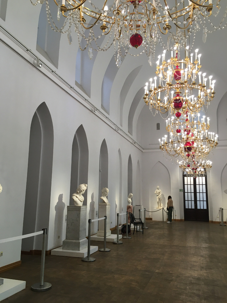 Выставка "Дворец во дворце" в большом зале Оперного дома в Царицыне