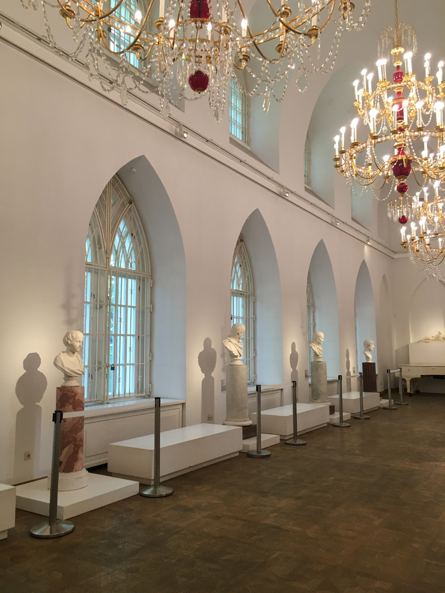 Выставка "Дворец во дворце" в большом зале Оперного дома в Царицыне