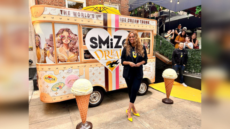 Экс-супермодель перед своим фургоном мороженого. Источник: Getty Images
