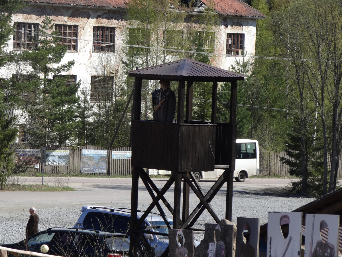 Бывшее здание финского военного городка близ музея "Гора Филина" в Лахденпохья