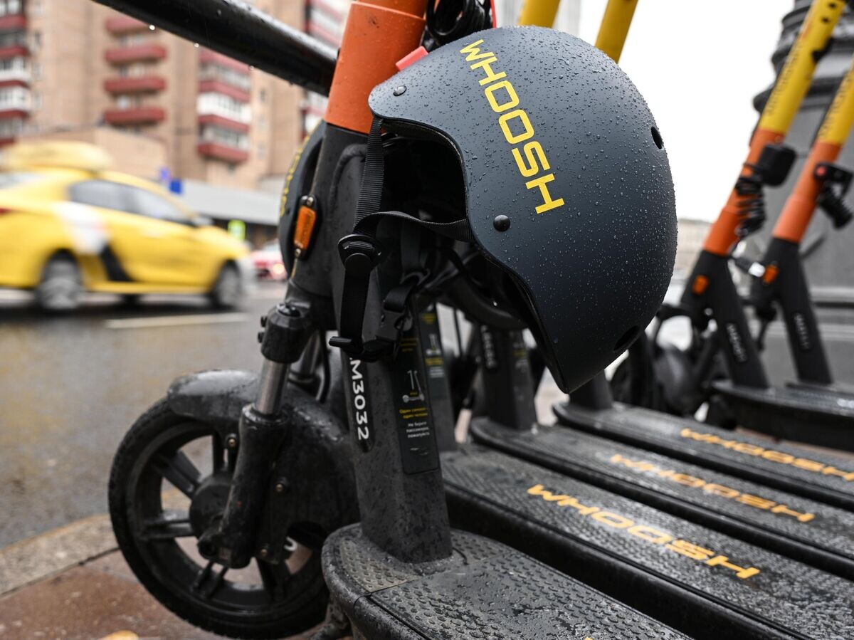    Пункт проката электросамокатов компании Whoosh на одной из улиц Москвы© РИА Новости / Алексей Филиппов