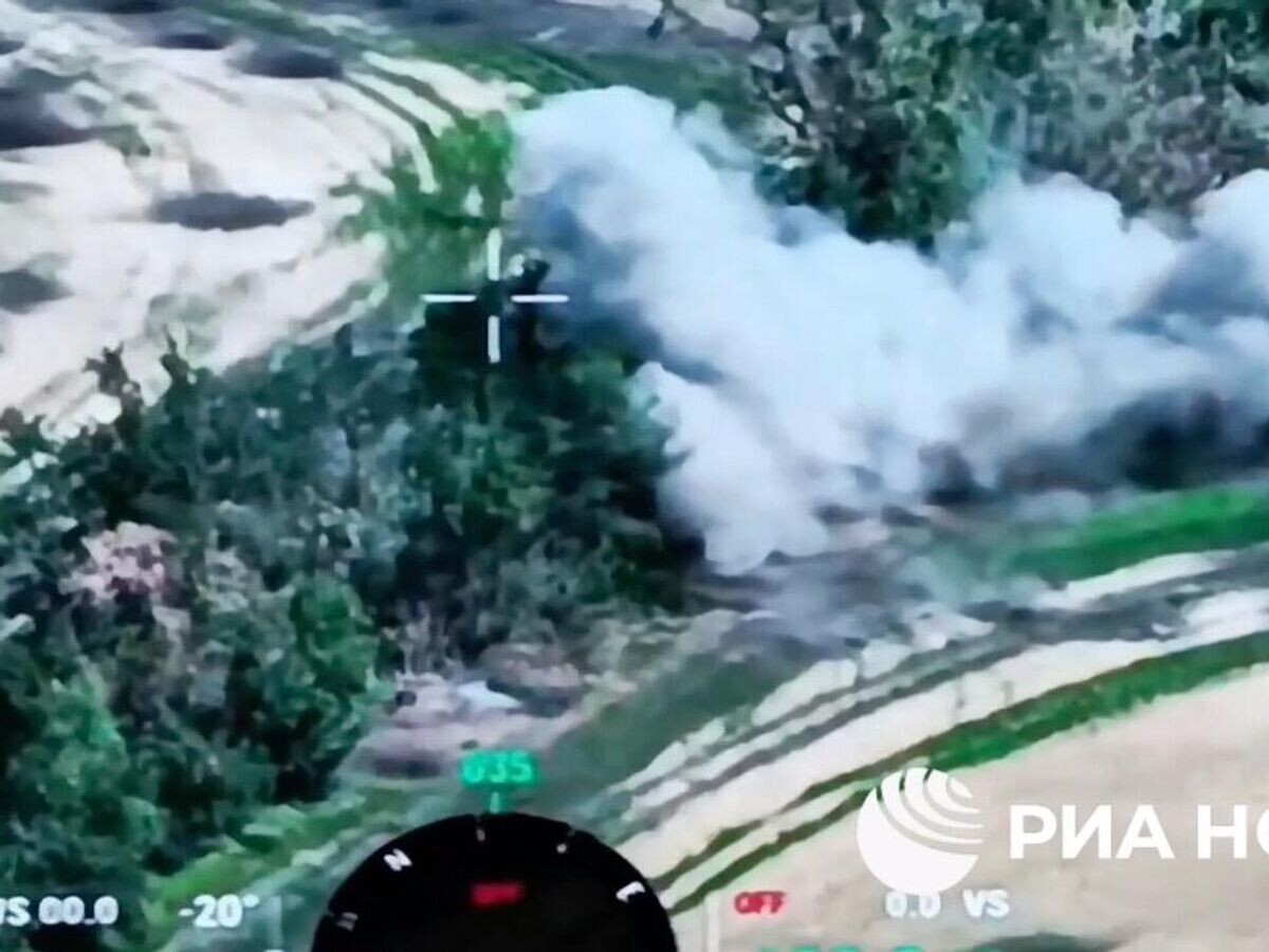    Экипаж танка Т-72Б3М группировки войск "Центр" уничтожил опорный пункт ВСУ, живую силу и две БМП на авдеевском направлении© РИА Новости