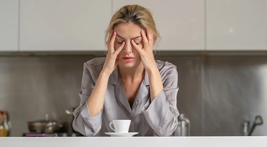 Организм реагирует на стресс повышенной тревогой, сопротивлением и истощением