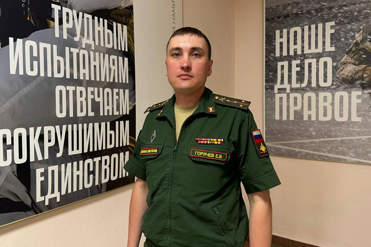    Егор Горячев: «В среднем число желающих поступить на контрактную службу доходит до 40 человек в день».   
Фото: Станислав Шемелов
