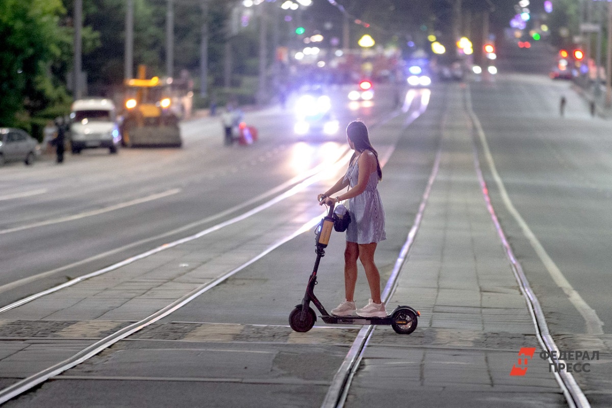 Самокатчики подвергают опасности и себя, и прохожих.  Фото: Фото: ФедералПресс / Евгений Поторочин