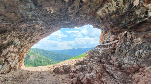 Прогулка к скале Арка на Торгашинском хребте