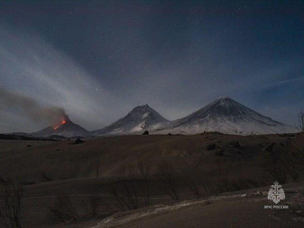    Вулкан Безымянный на Камчатке выбросил пепел © Фото : ГУ МЧС России по Камчатскому краю