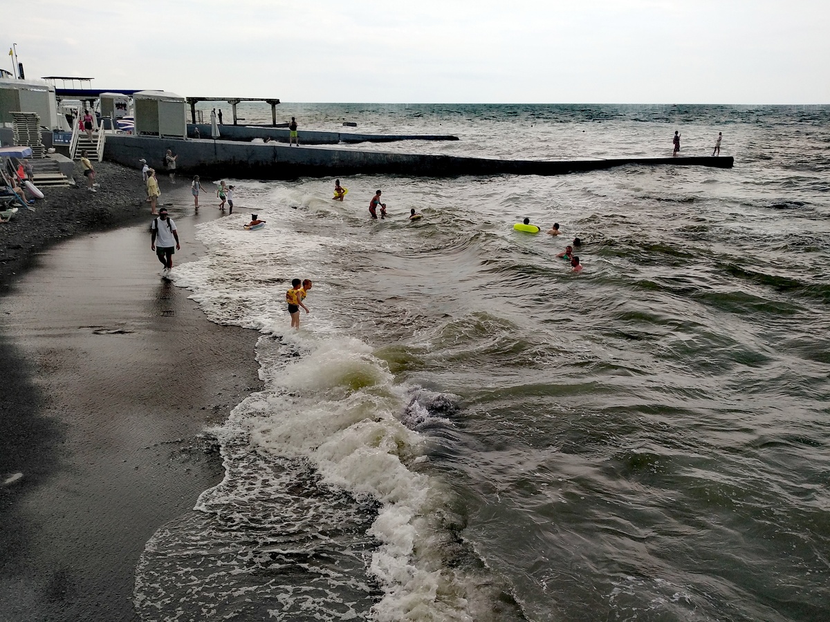Июльский шторм - уже классика на нашем курорте :) Фото автора