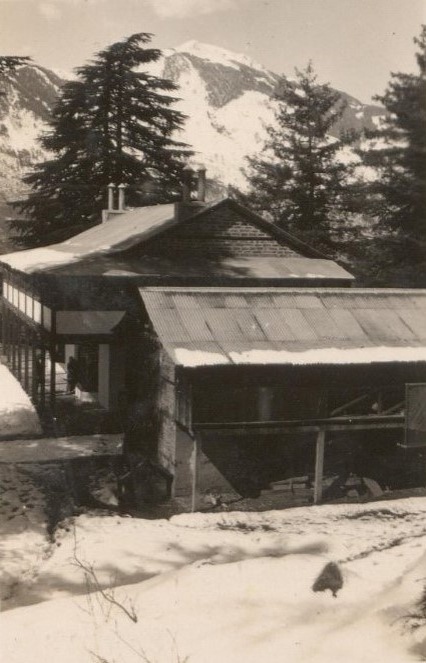 Фотография. Институт "Урусвати" 
1930-е                                                                                                                                                                Из фондов Музея-института семьи Рерихов                                                                                                                                        clck.ru/3C65aa