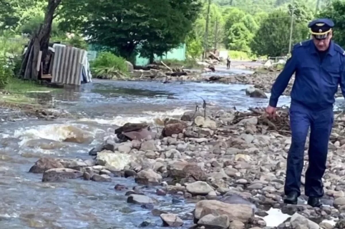    Прокурор, спасатели и власти посетили отрезанное водой село в Приморье