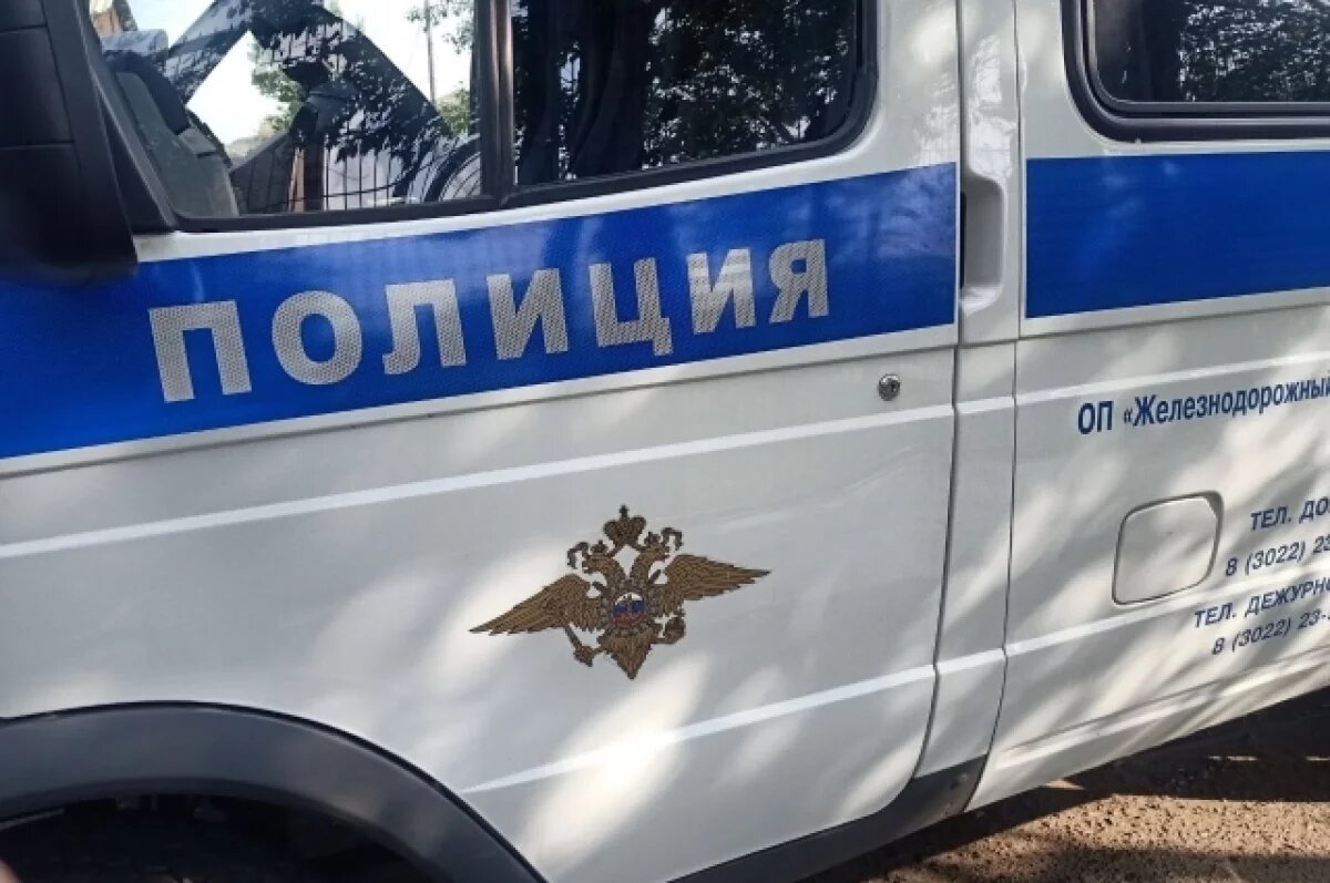    Молодой читинец обокрал машину, у которой не было полностью закрыто окно