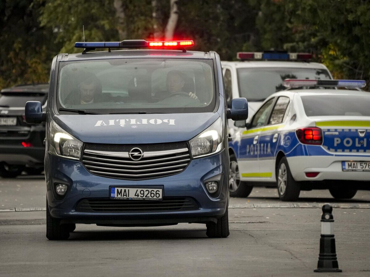    Полицейские автомобили в Румынии© AP Photo / Vadim Ghirda