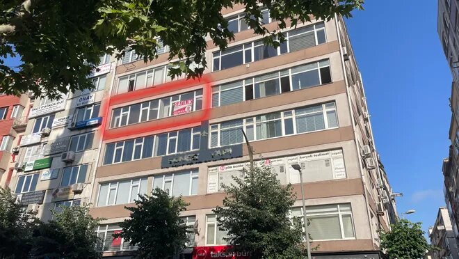 Дом в центре Стамбула, в котором расположена квартира на продажу (источник: dunya.com)