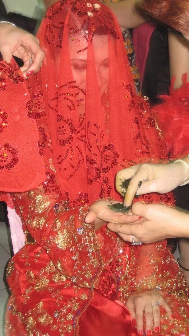 Айсу в последнюю ночь перед замужеством. 