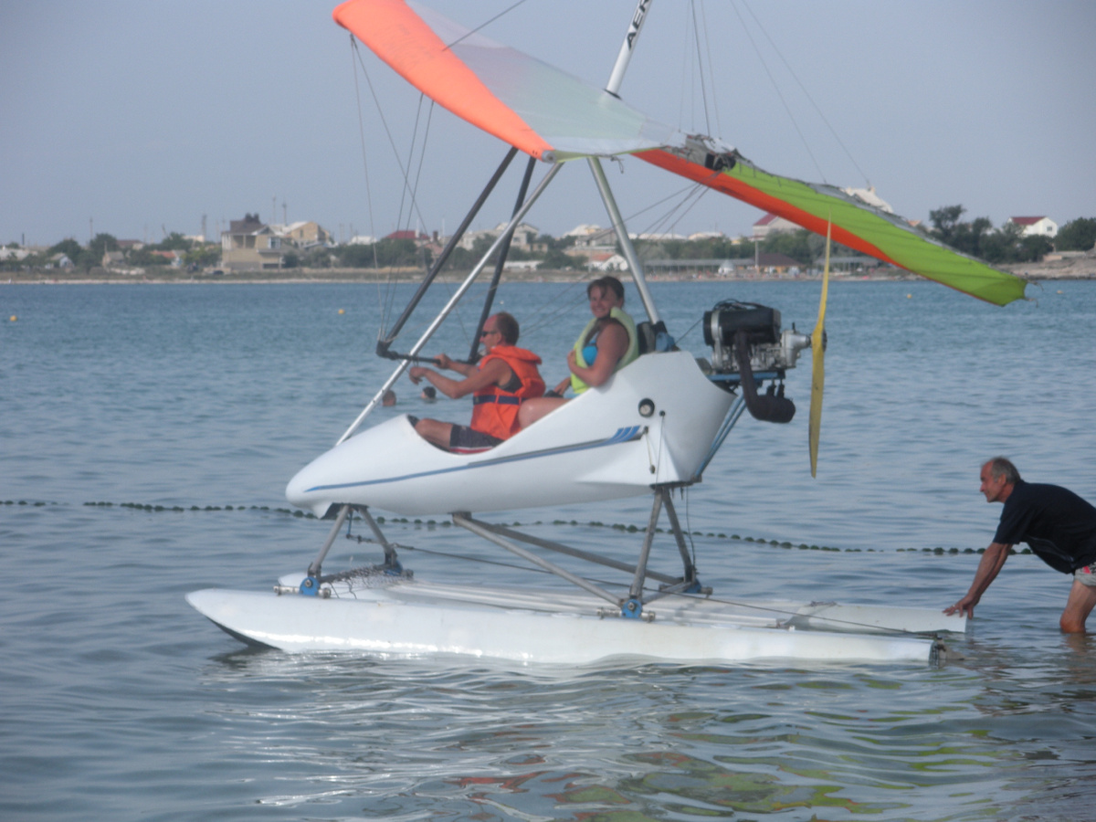 Подруга летала на параплане (или как этот летательный аппарат назывался, не помню)