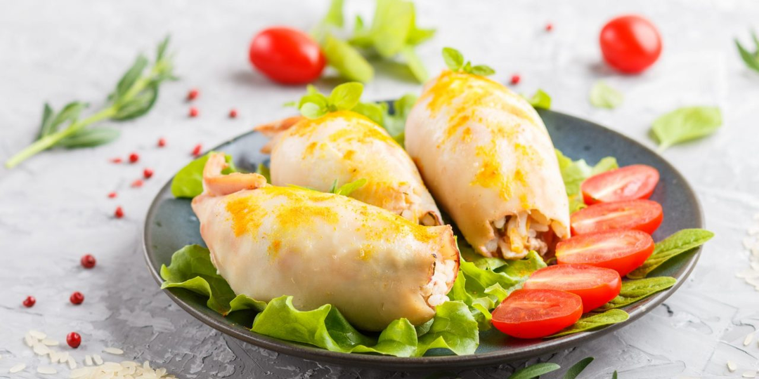 Кальмары фаршированные рисом и овощами