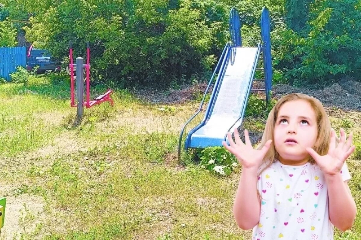    Жительница Надыма выразила недовольство состоянием детской площадки