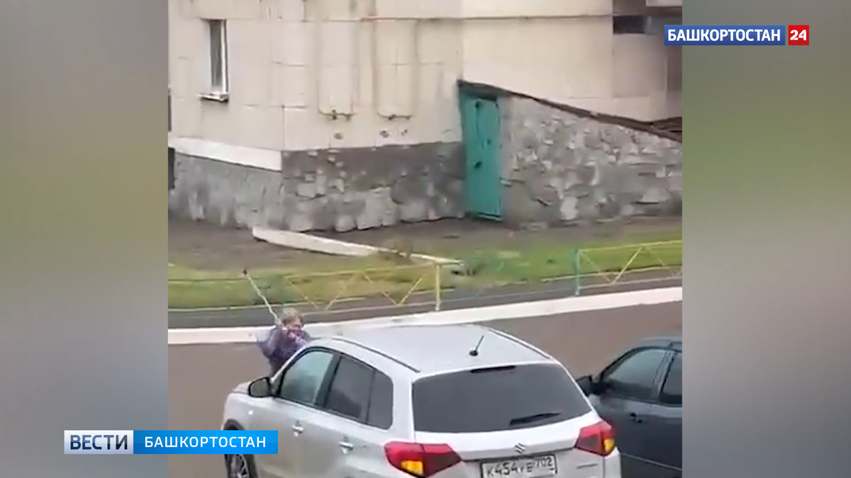    В башкирском городе Туймазы пенсионерка повредила восемь припаркованных машин