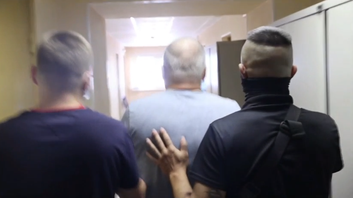 Момент задержания одного из подозреваемых. Иллюстрация: пресс-служба ГУ МВД по СПб и ЛО