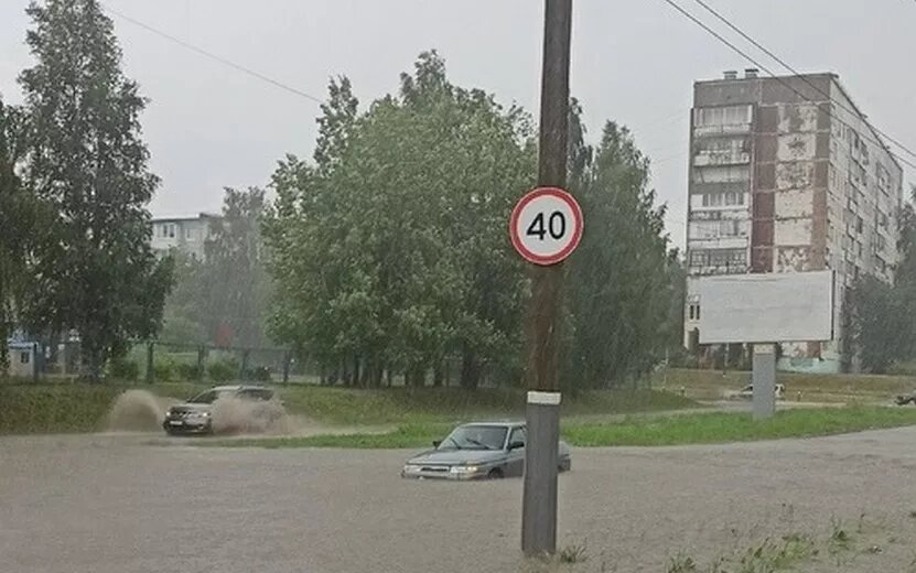    Город-река: жители Ижевска делятся кадрами затопленных после дождя улиц