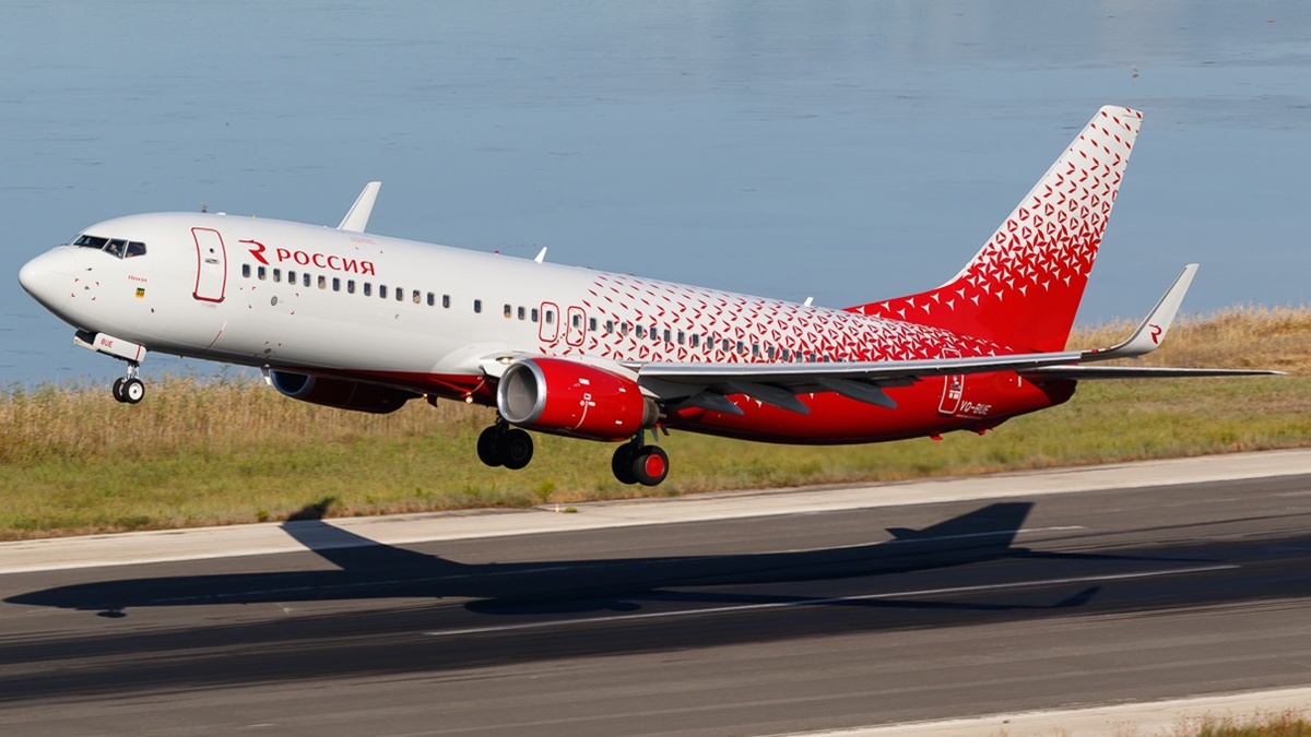 На фото: Boeing-737 авиакомпании «Россия». Источник: https://imgproc.airliners.net/photos/airliners/5/1/3/4606315.jpg?v=v4131e1dfa83