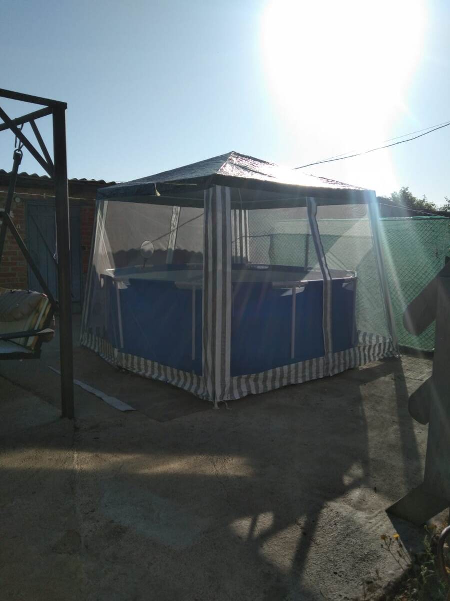 Бассейн под тентом