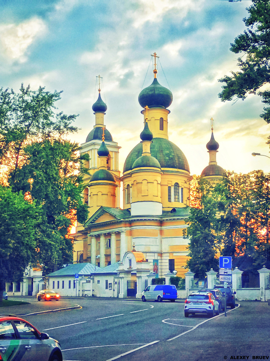 Храм Троицы Живоначальной у Салтыкова моста, Москва