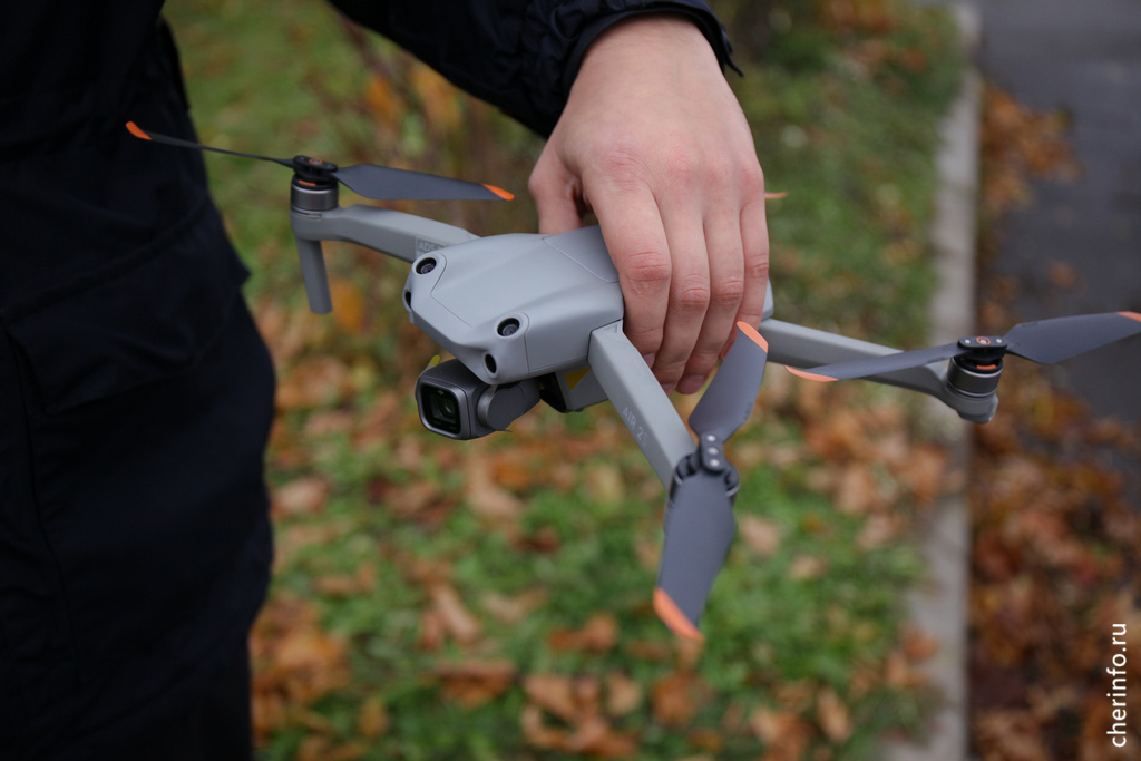    Очередную партию средств связи, радиоэлектронной борьбы, дронов, транспортных средств и вспомогательного оборудования передала областная противопожарная служба.