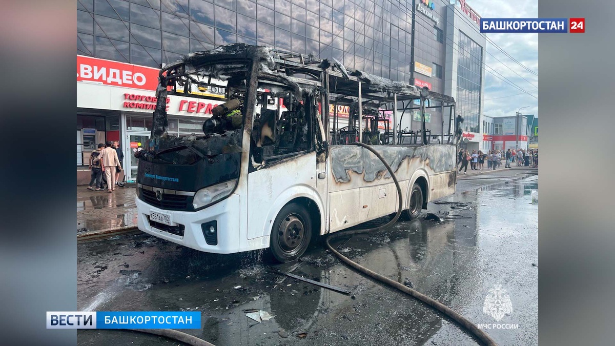    В башкирском Стерлитамаке загорелся автобус: самостоятельно эвакуировались 10 пассажиров