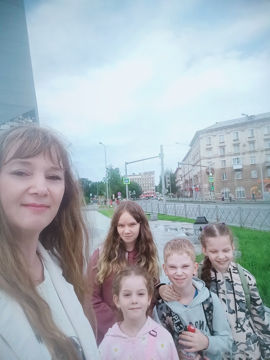 Мы ещё в Нижнем Тагиле. Направляемся к железнодорожному вокзалу на Ласточку. Фото из личного архива.