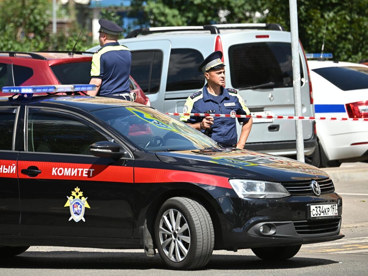    Сотрудники Следственного комитета в Москве© РИА Новости / Сергей Бобылев