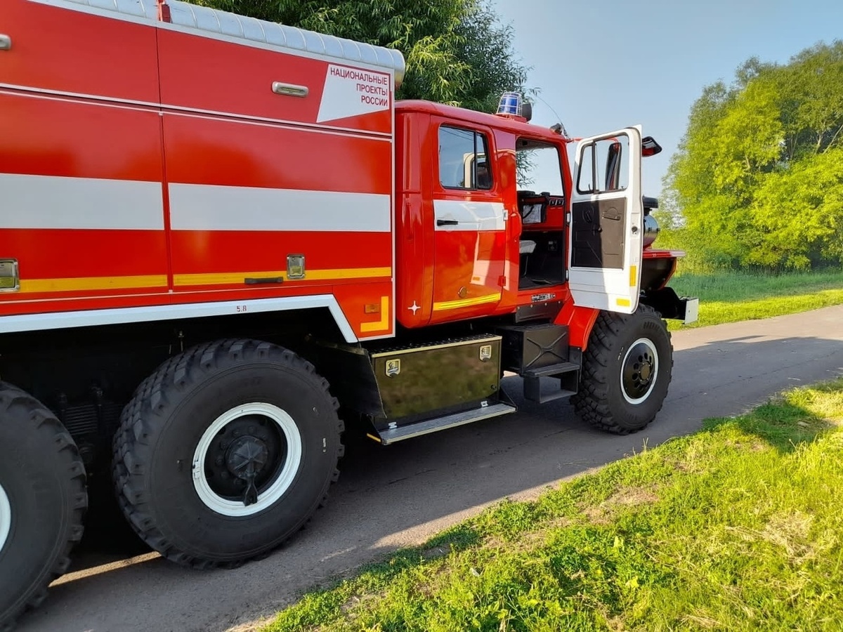    Гараж и пристройка сгорели в Курске сегодня утром