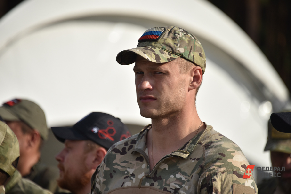 Участник СВО признался, что тяжело было привыкать ходить без оружия и в гражданской одежде.  Фото: Фото: Федералпресс / Полина Зиновьева