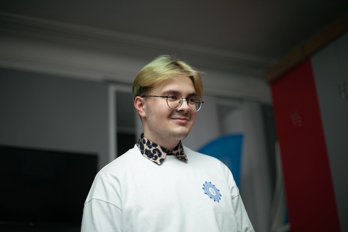 Знакомьтесь - Артём. Ему и слово