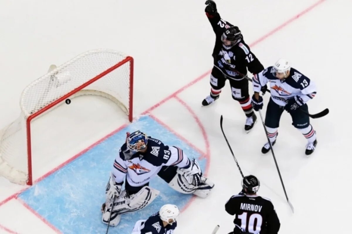    Хоккейный клуб будет играть другим составом.