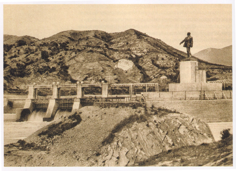 Монумент В. И. Ленина, Грузия 1927 год. фото из rg.ru