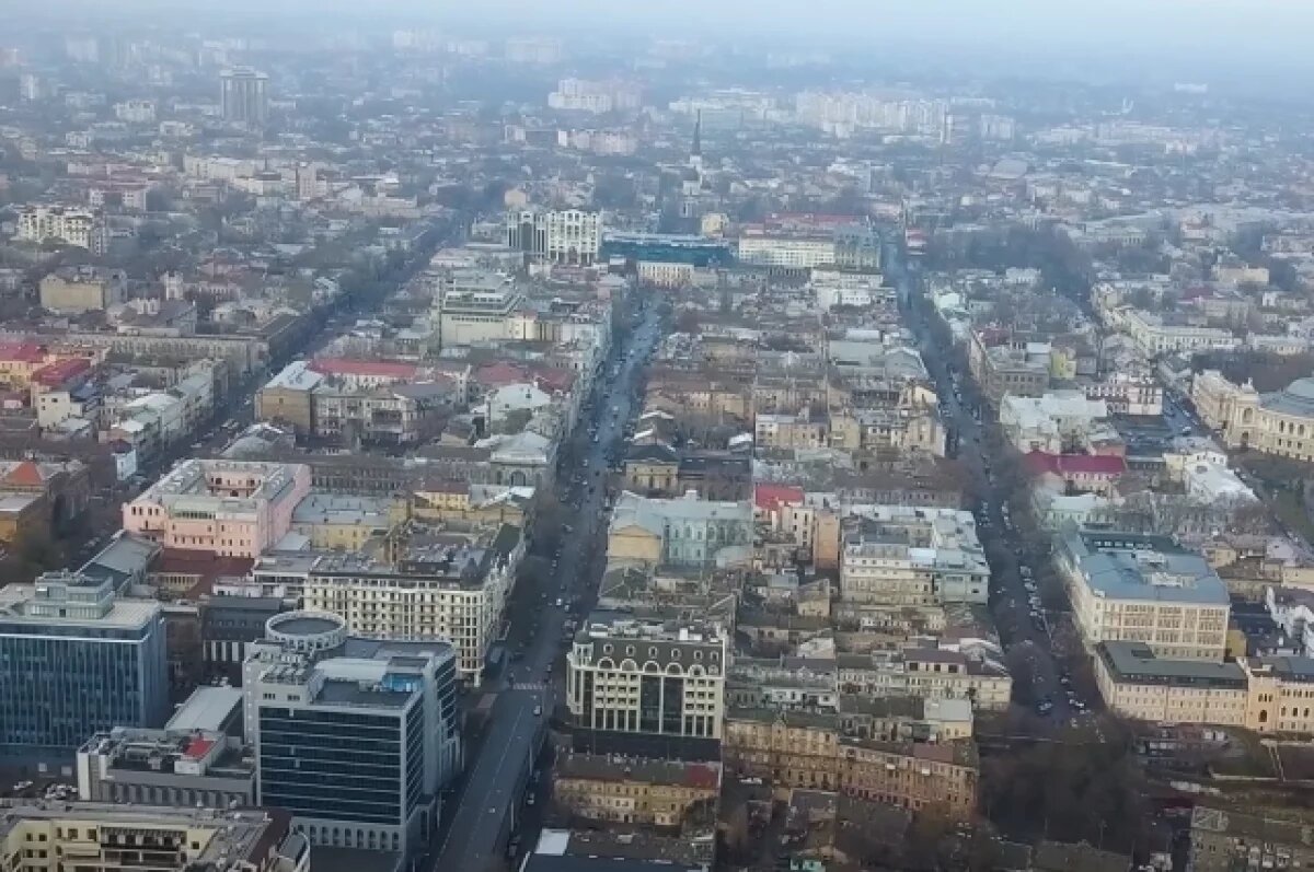    Мужчина в Одессе травмировал военкома, прокатив его на капоте автомобиля