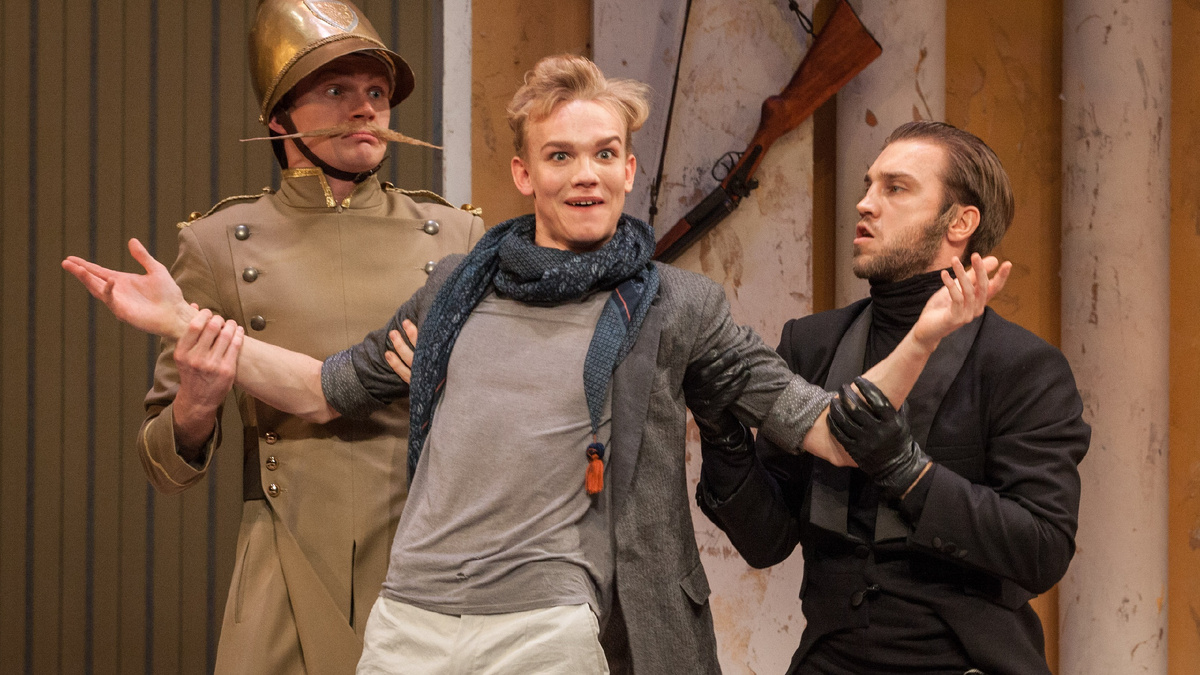 Владислав Миллер в спектакле «Ревизор»