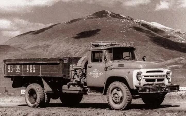 На каких максимальных скоростях ездили грузовики ГАЗ и ЗИЛ