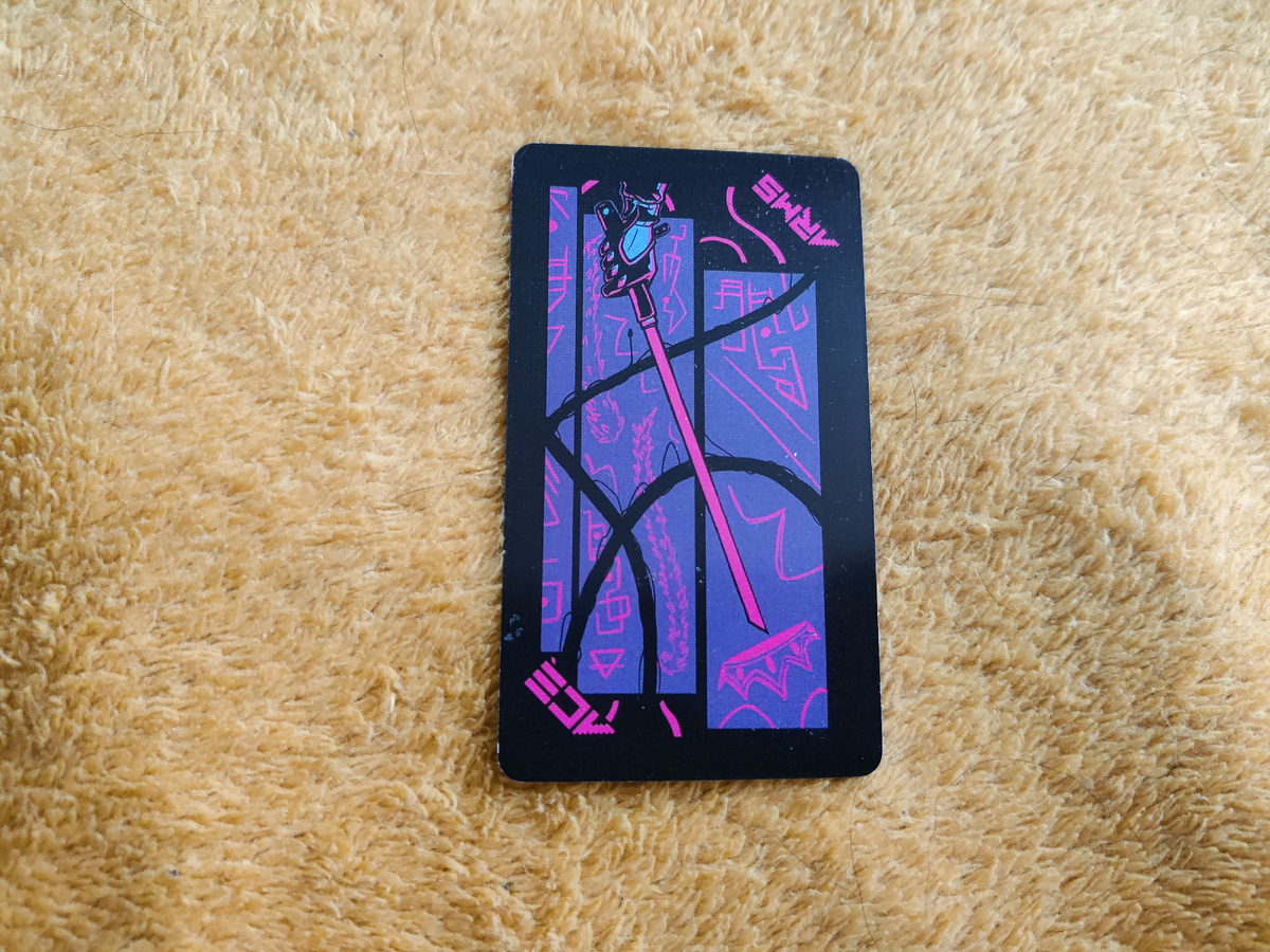 На данный момент у вас есть небольшой отток энергии. Сейчас все, за что вы будете браться будет идти достаточно медленно, как-то без энтузиазма с вашей стороны будут исходить действия. Но оно совершенно нормально, не так давно вы закрыли свой канал. Для того, чтобы открыть новый, более сильный. И пока этого не произошло вы будете слегка лениться, будете чуть подавлены или встревожены больше обычного. Но не беспокойтесь, вы очень быстро возьмете себя в руки и начнете потихоньку разгребать дела, которые накопились. Потому что вам очень сильно захочется чистоты и порядка вокруг себя. И скорее всего вы начнете с каких-то бумаг или чистоты у себя в доме