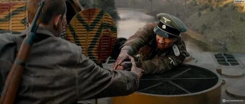 Кадр из фильма "т-34". И да, на нём русский жмёт руку ЭСЕСОВЦУ