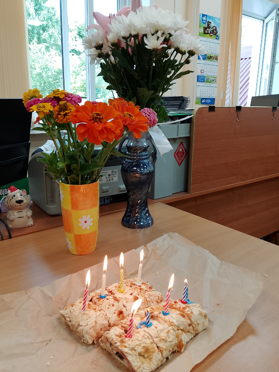 Меренговый рулет в виде тортика на первый чай, фото автора