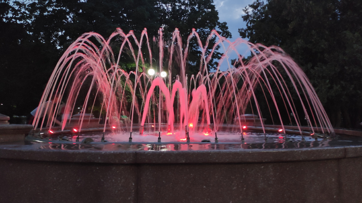 Фонтан на Октябрьской площади. 