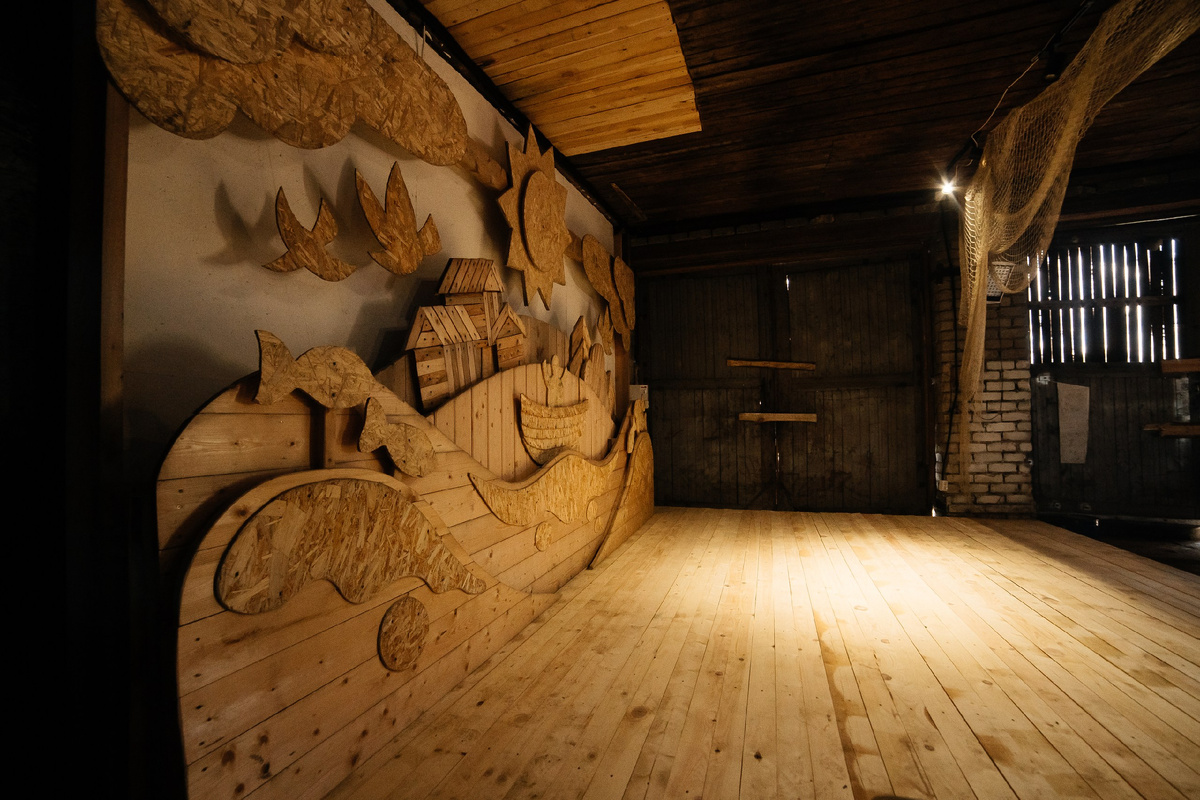 Самодельная сцена